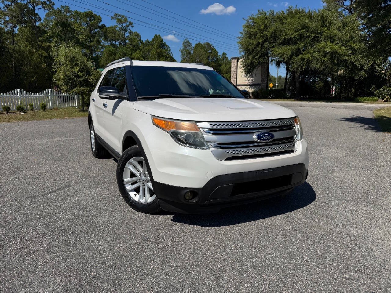 Used 2014 Ford Explorer XLT w/ Equipment Group 202A AWD/4WD image 39