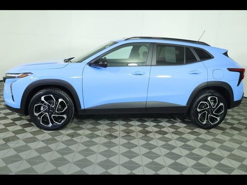 Used 2024 Chevrolet Trax RS w/ Sunroof Package image 11