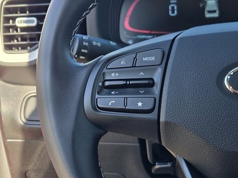 Certified 2025 Hyundai Venue Limited image 28