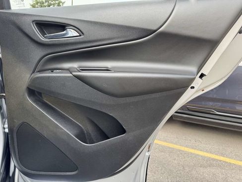 Used 2018 Chevrolet Equinox LT FWD image 36