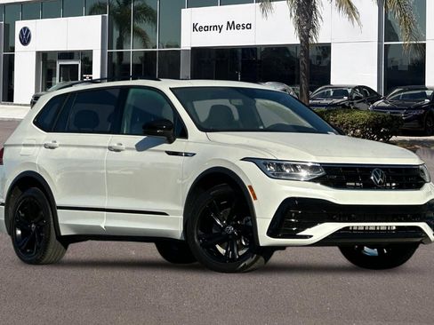 Used 2023 Volkswagen Tiguan SE R-Line image 2