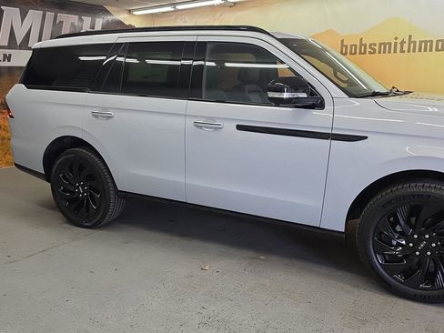 New 2026 Lincoln Navigator Reserve w/ Jet Appearance Package AWD/4WD image 28