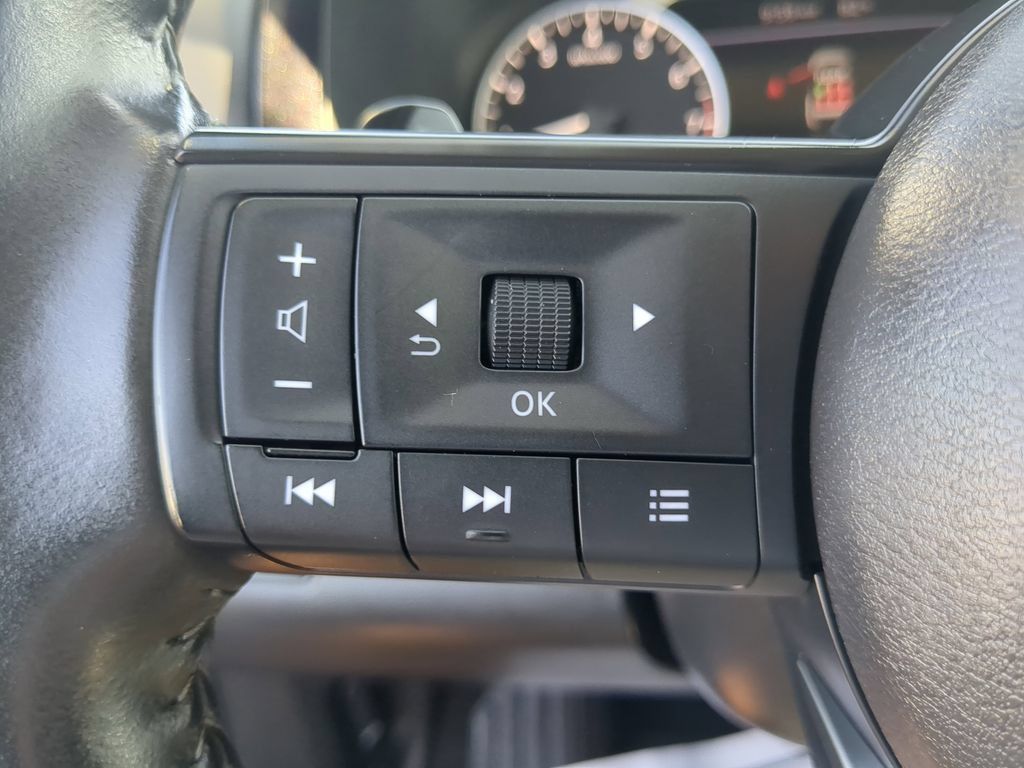 Used 2024 Nissan Pathfinder SV AWD/4WD image 28