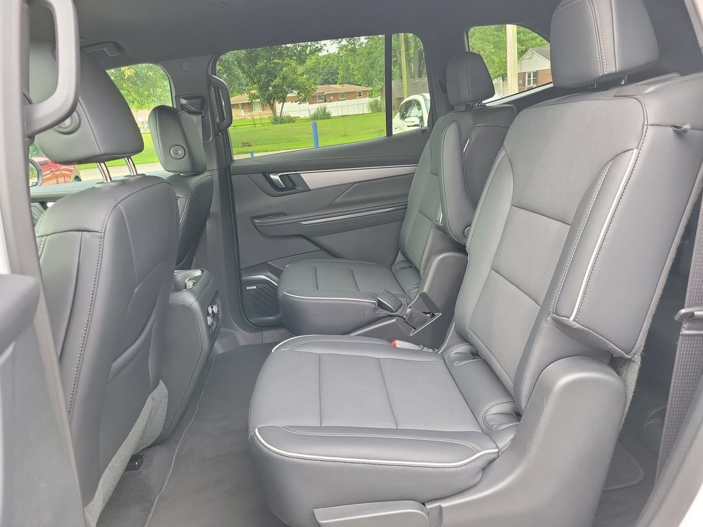 Used 2026 Buick Enclave Preferred AWD/4WD image 15
