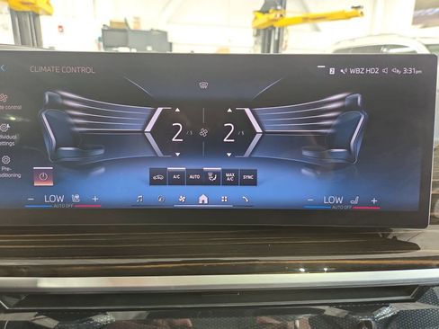 Used 2025 BMW X7 xDrive40i image 48