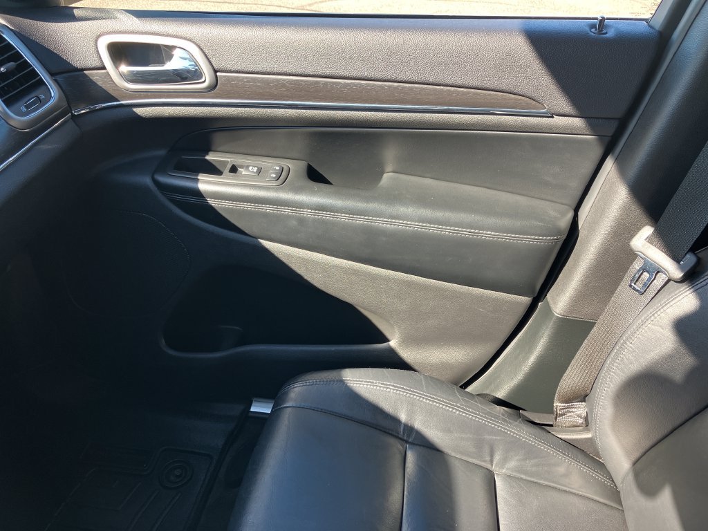 Used 2018 Jeep Grand Cherokee Limited AWD/4WD image 14
