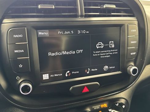 Used 2025 Kia Soul LX w/ LX Technology Package FWD image 16