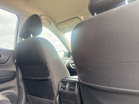 Used 2020 Nissan Rogue SV image 24