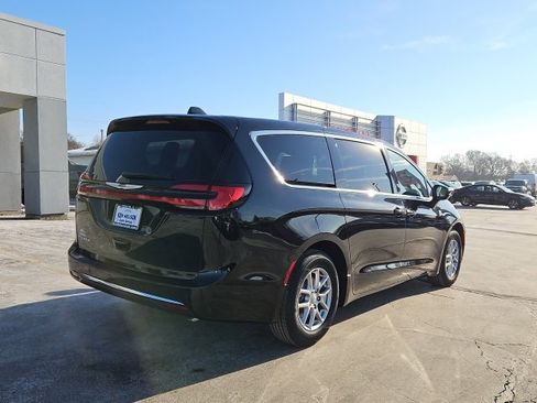 New 2026 Chrysler Pacifica Select image 16