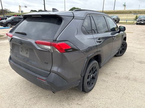 Used 2021 Toyota RAV4 LE FWD image 11