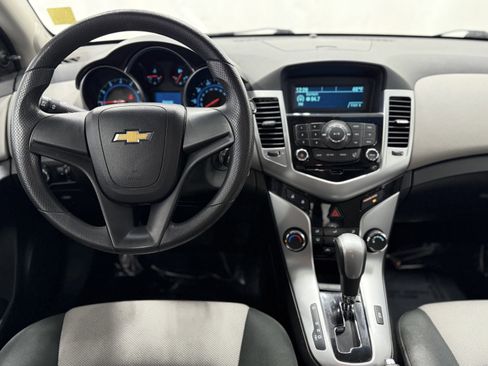Used 2011 Chevrolet Cruze LS image 17