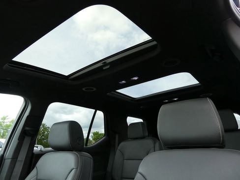 Certified 2023 Chevrolet Traverse LT w/ LT Premium Package AWD/4WD image 30