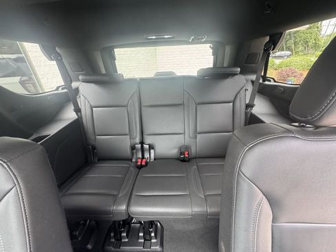 Used 2022 Chevrolet Tahoe Z71 w/ Luxury Package AWD/4WD image 11