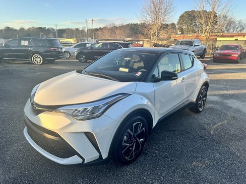 Used 2020 Toyota C-HR XLE image 2