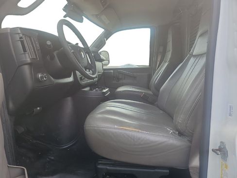 Used 2017 Chevrolet Express 2500 image 10