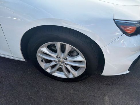 Used 2018 Chevrolet Malibu LT FWD image 4