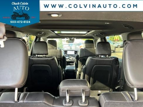 Used 2025 Chrysler Pacifica Limited FWD image 28