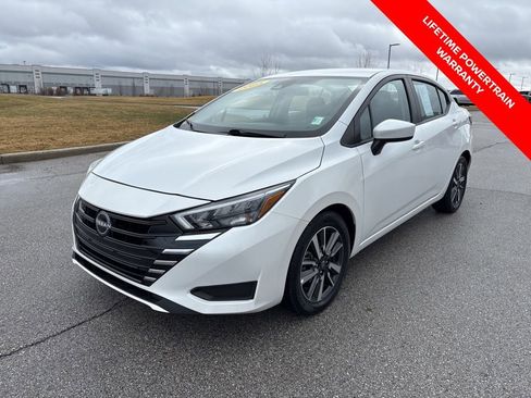 Used 2025 Nissan Versa SV FWD image 1