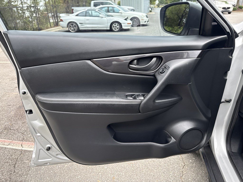 Used 2019 Nissan Rogue S FWD image 13