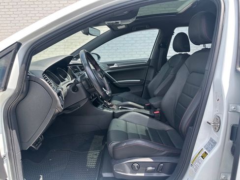 Used 2018 Volkswagen Golf 4-Door image 12