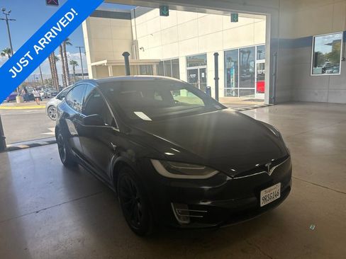 Used 2018 Tesla Model X 75D AWD/4WD image 2