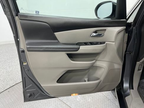 Used 2017 Honda Odyssey EX image 13