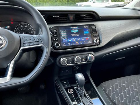 Used 2024 Nissan Kicks SV image 18