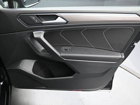 Used 2022 Volkswagen Tiguan SE R-Line image 37