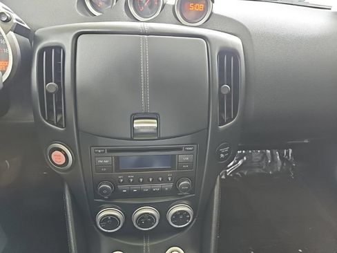 Used 2017 Nissan 370Z Coupe RWD image 28