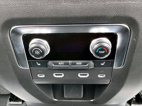 Used 2024 GMC Yukon Denali Ultimate AWD/4WD image 35