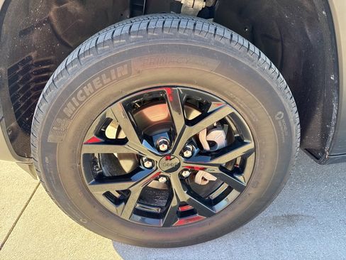 Certified 2024 Jeep Grand Cherokee Altitude image 4