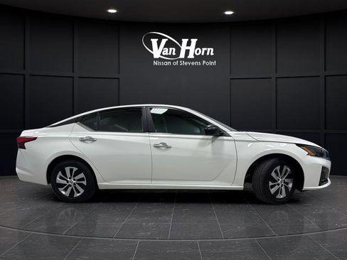 Used 2025 Nissan Altima 2.5 S FWD image 8