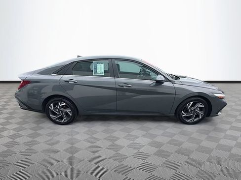 Used 2025 Hyundai Elantra SEL FWD image 8