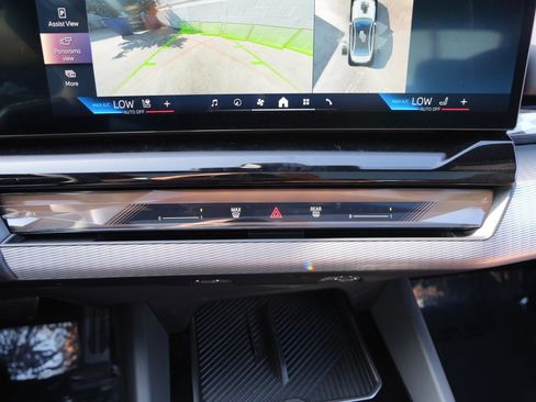 Used 2025 BMW i5 xDrive40 image 18