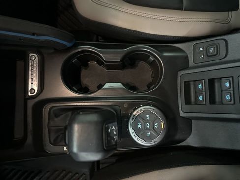 Used 2022 Ford Bronco Wildtrak image 19