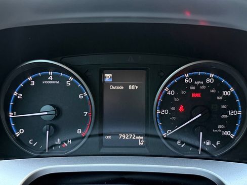 Used 2018 Toyota RAV4 XLE FWD image 12
