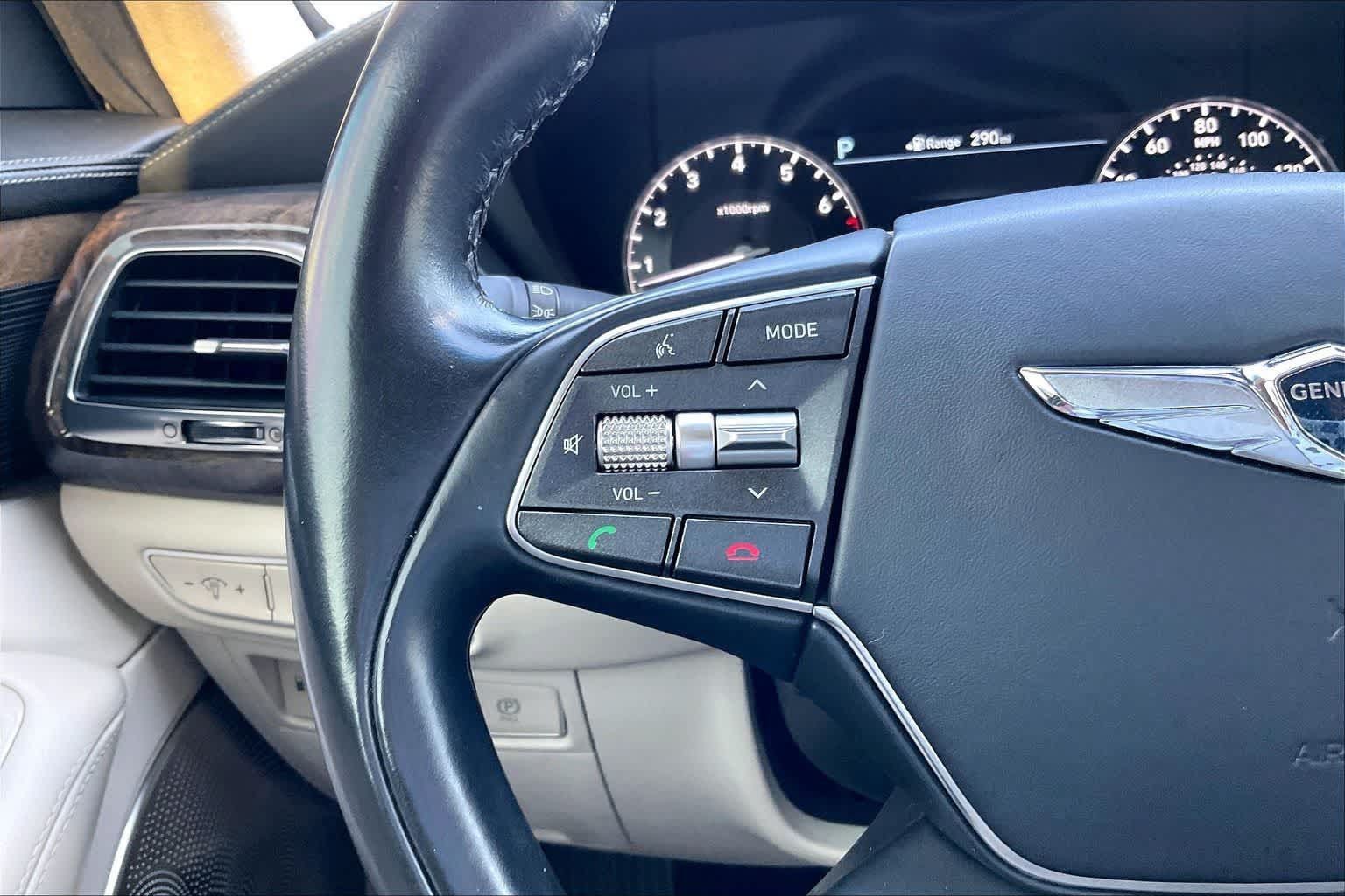 Used 2018 Genesis G90 3.3T Premium RWD image 23
