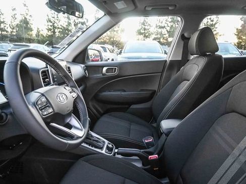 Used 2026 Hyundai Venue SEL FWD image 17