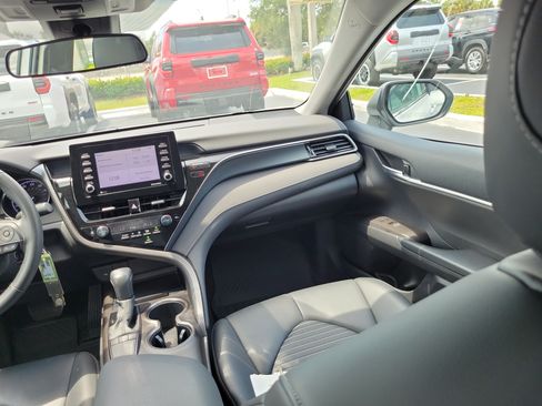 Used 2023 Toyota Camry SE FWD image 18