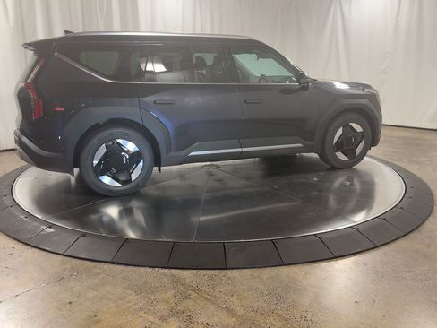 New 2026 Kia EV9 Wind image 2