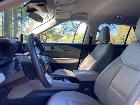 Used 2025 Ford Explorer Active w/ Active Comfort Package image 20