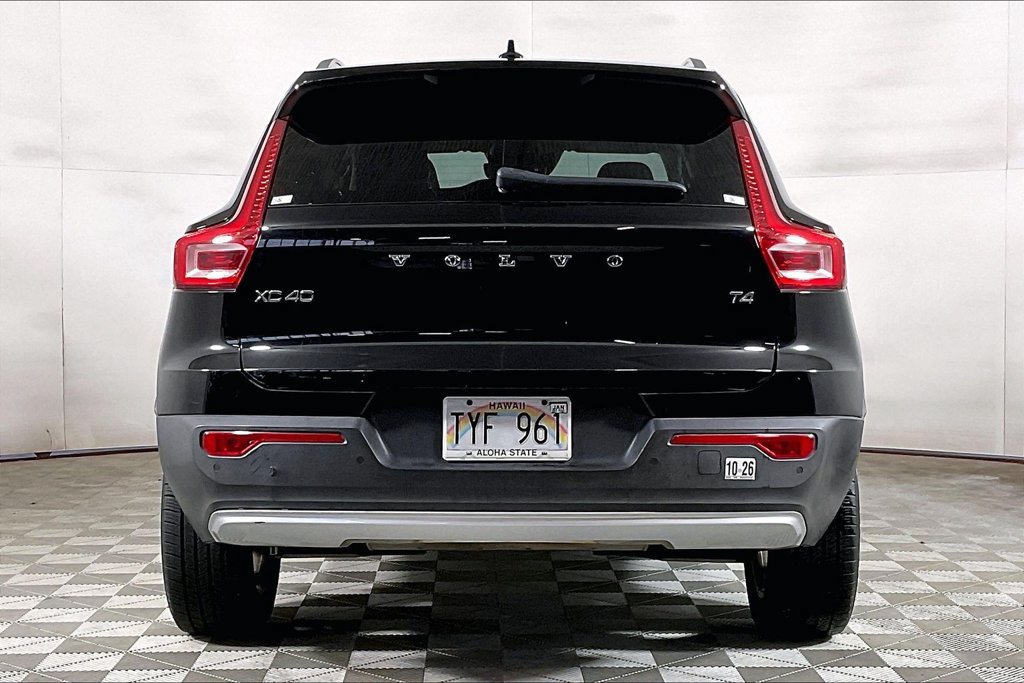 Used 2020 Volvo XC40 T4 Momentum FWD image 3