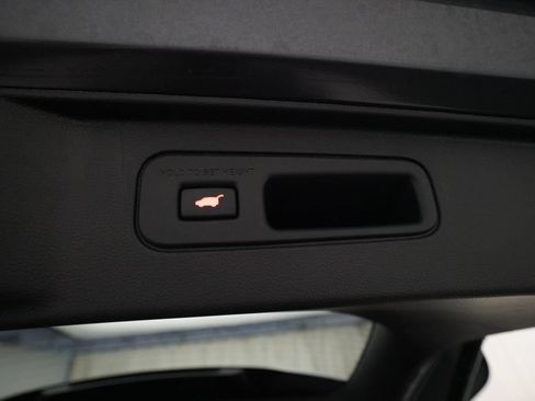 Certified 2025 Honda Pilot Black Edition image 15