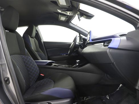 Used 2021 Toyota C-HR XLE image 12