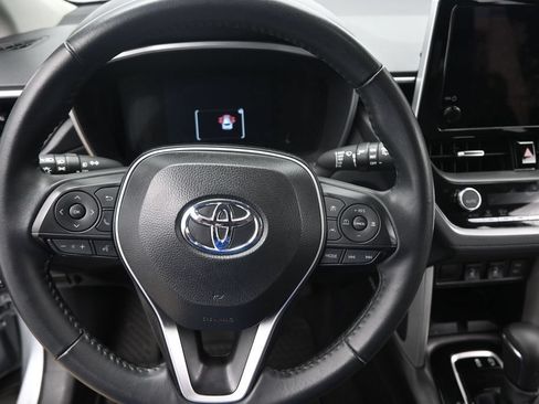 Used 2025 Toyota Corolla Cross XLE FWD image 22