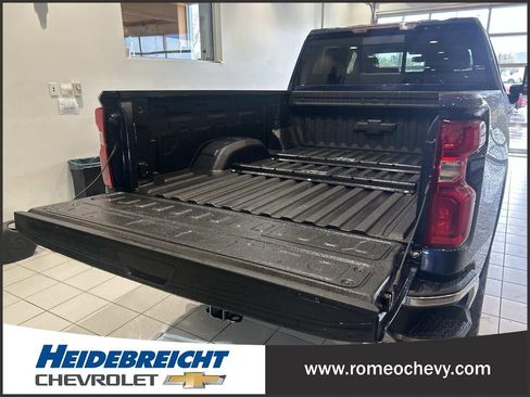 Used 2023 Chevrolet Silverado 2500 LTZ w/ LTZ Convenience Package AWD/4WD image 15