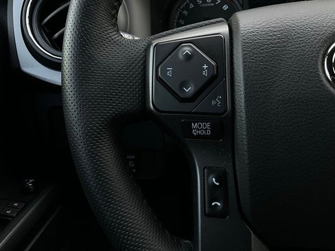 Used 2023 Toyota Tacoma TRD Off-Road image 33