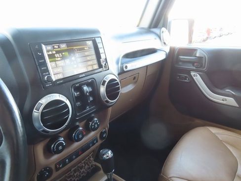 Used 2016 Jeep Wrangler Unlimited Rubicon w/ Dual Top Group image 33