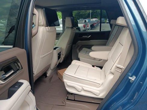 New 2026 GMC Yukon Denali w/ Denali Reserve Package AWD/4WD image 14