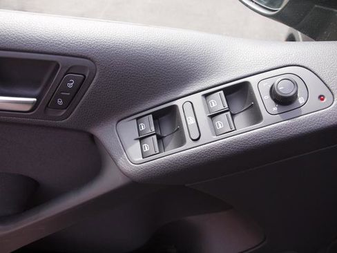 Used 2018 Volkswagen Tiguan Limited w/ Premium Package image 8